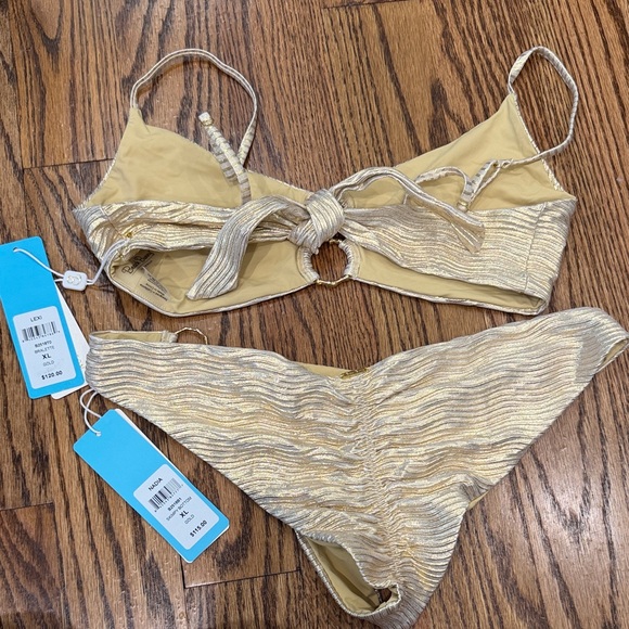 NWT Beach Bunny bikini set ! - Picture 2 of 2